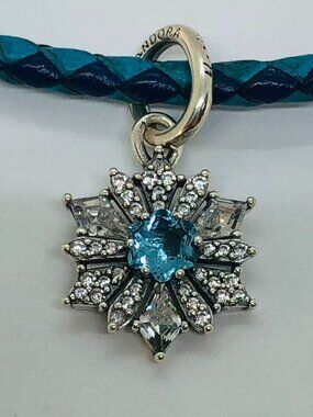 👍👍Pandora Disney Frozen Queen Elsa Snowflake Dangle Charm